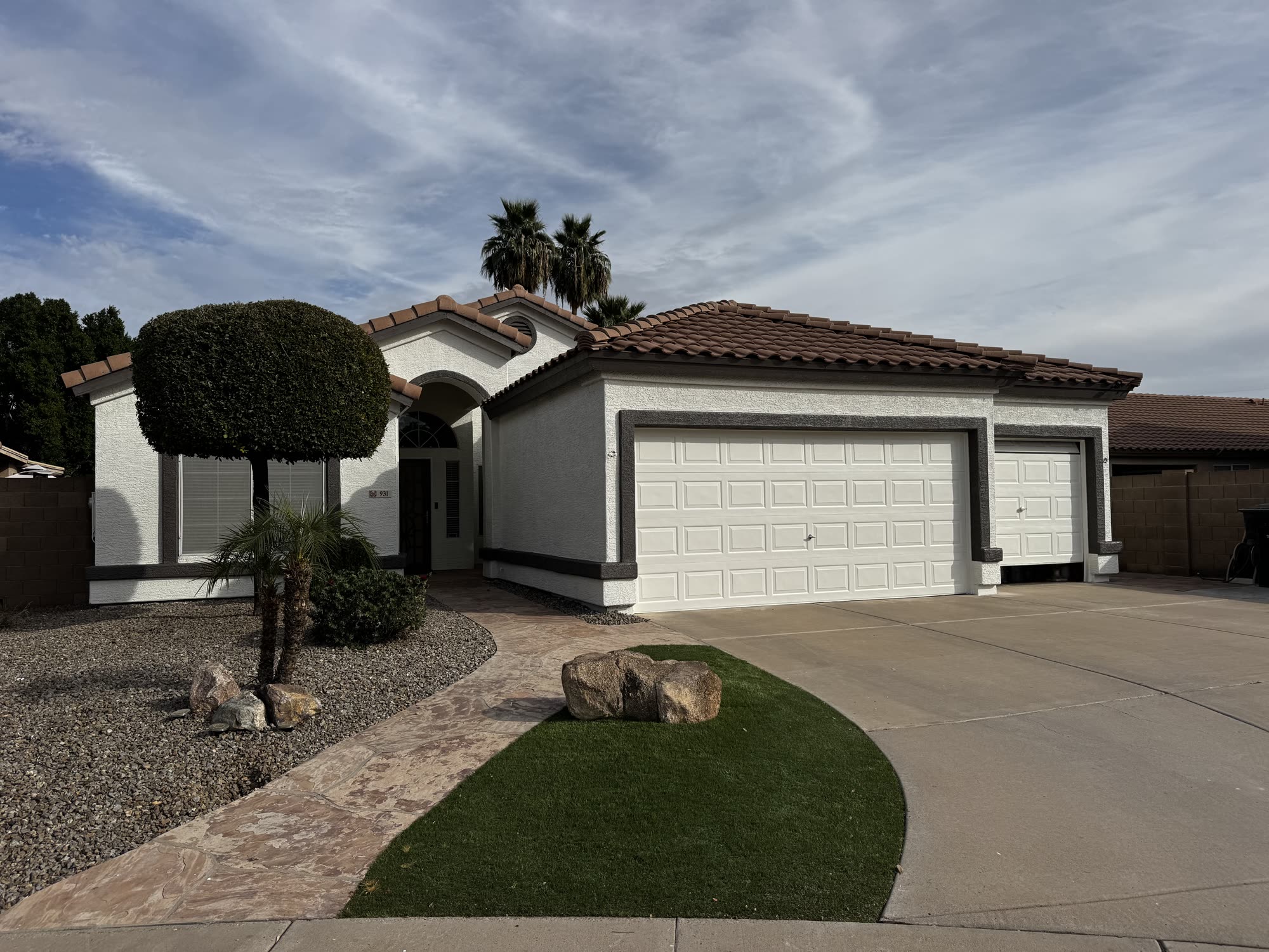 Seamless aluminum gutters with downspouts